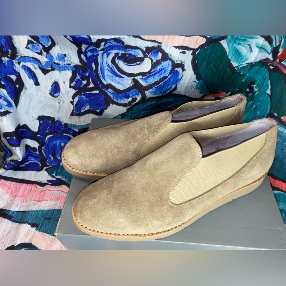 Johnson and Murphy Bree Chelsea Slip-On Taupe